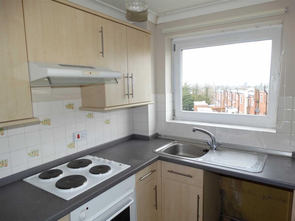 Property photo 3 of 5 Kitchen