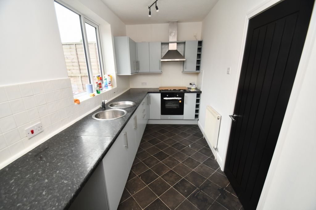 Property photo 3 of 9 Kitchen