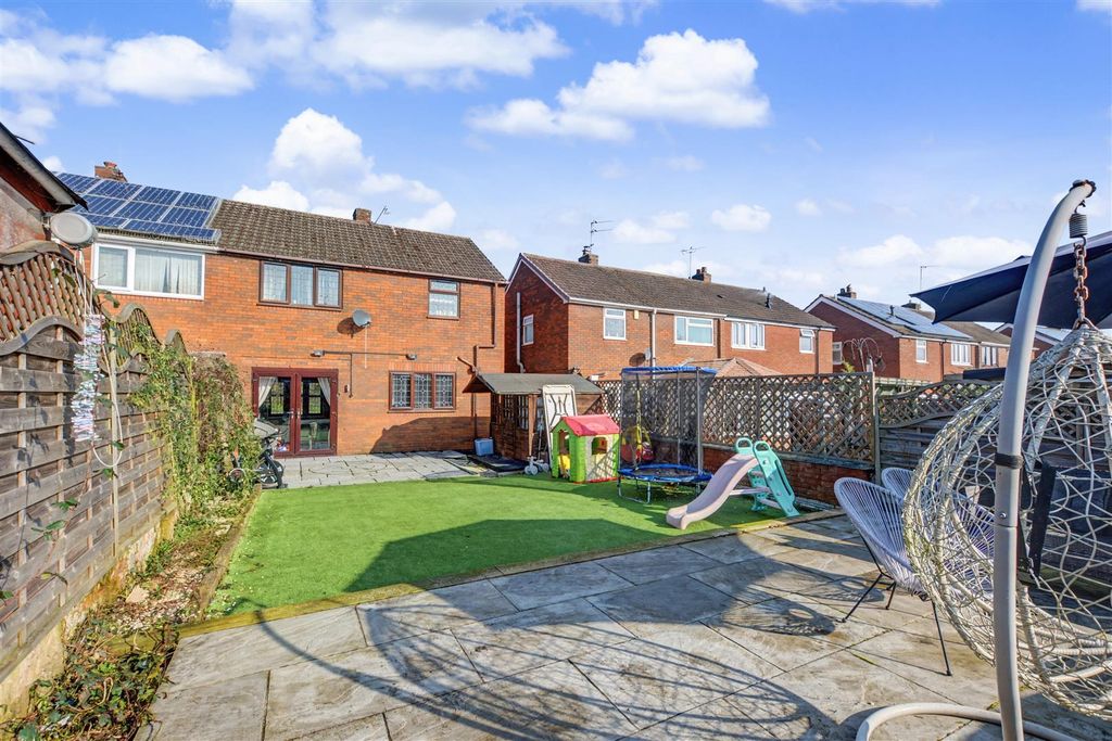 Property photo 2 of 16 Garden New (3).Jpeg