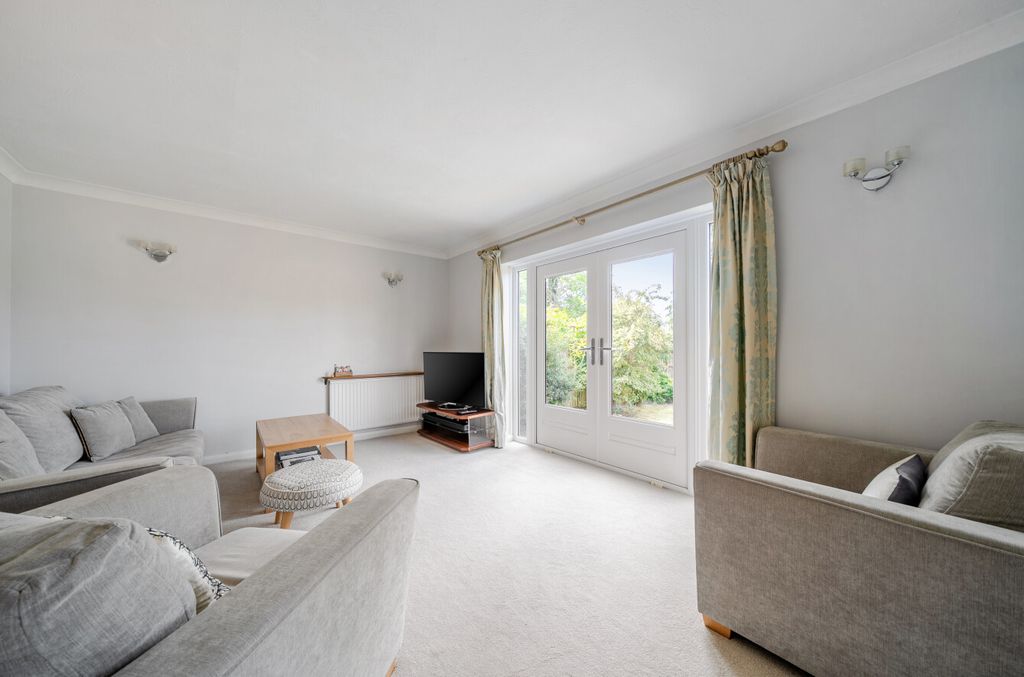 Property photo 2 of 18 1521162-11-6Aa7Ec...