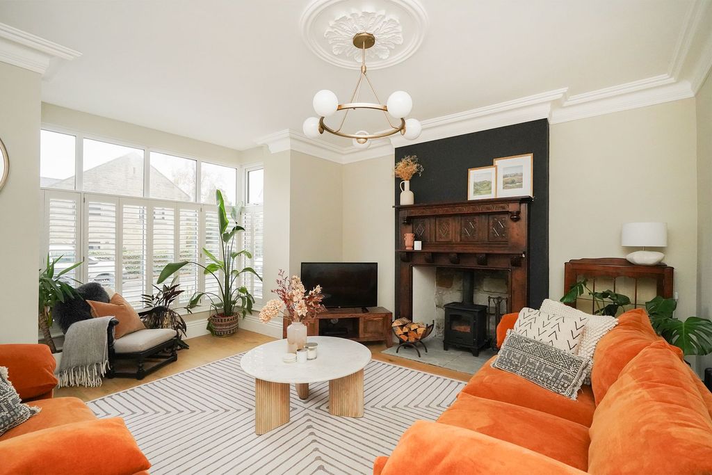 Property photo 2 of 32