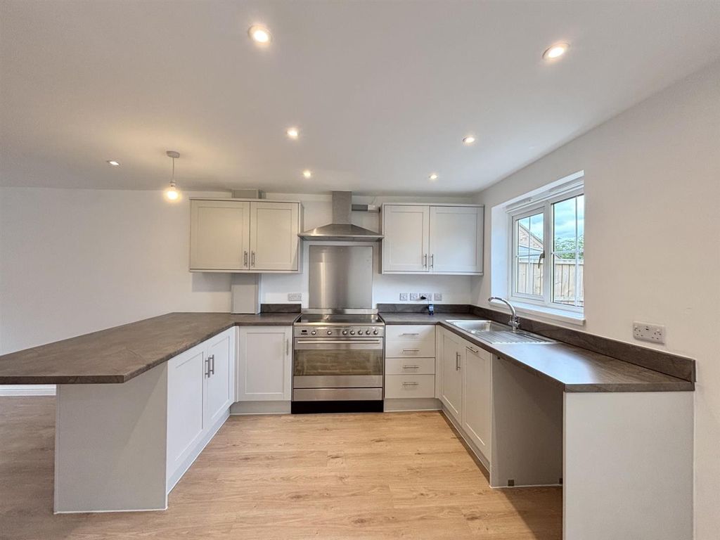 Property photo 3 of 17 Kitchen 2.Jpg