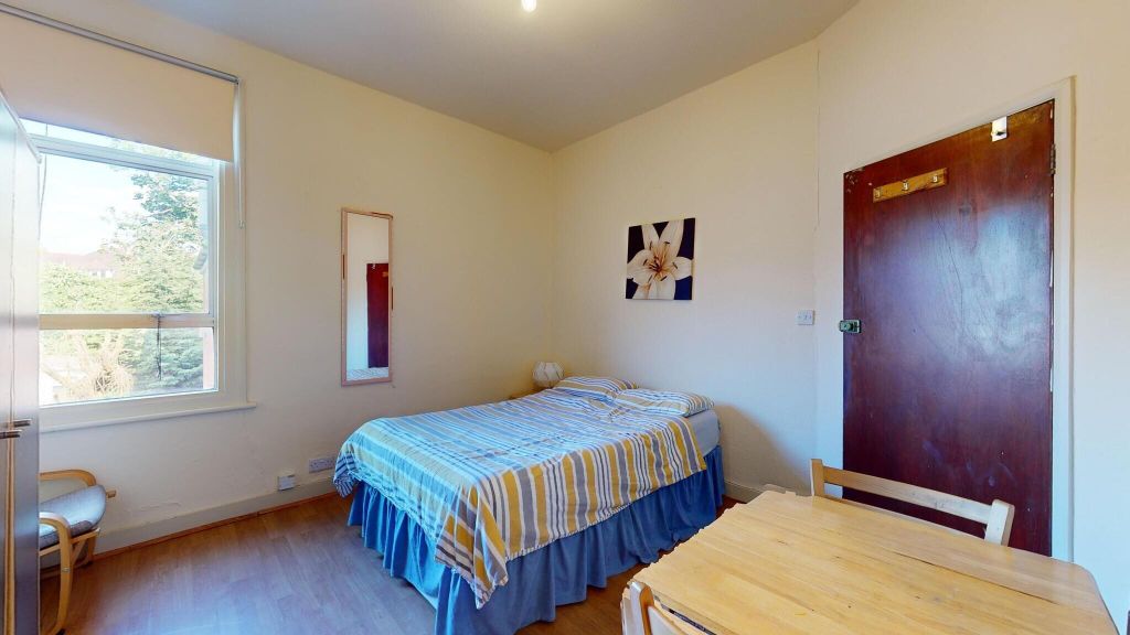 Property photo 1 of 7 Bedroom