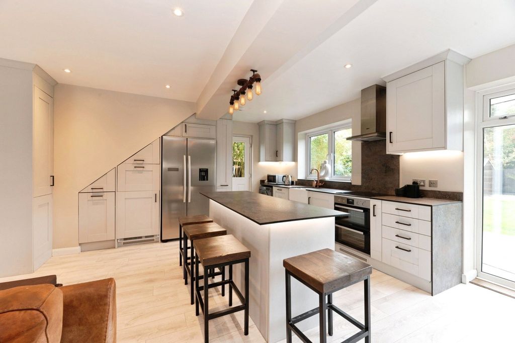 Property photo 3 of 17 Photo