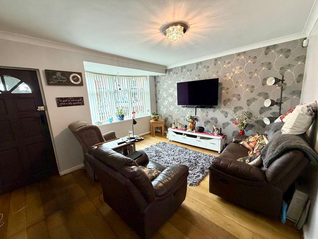 Property photo 2 of 11 Lounge