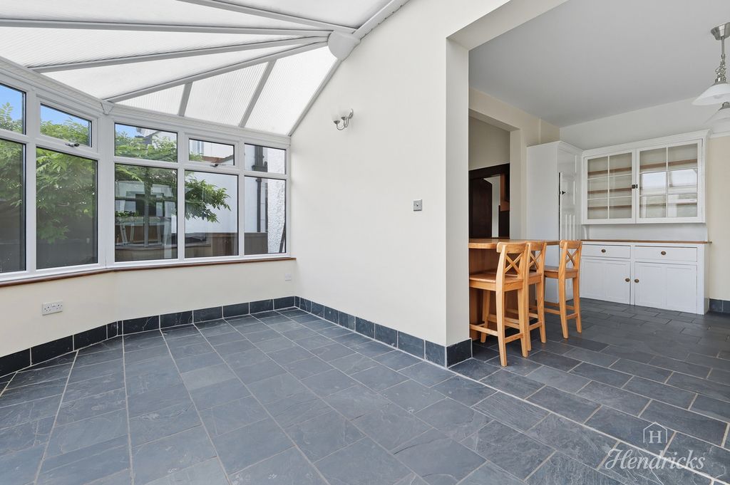 Property photo 3 of 43