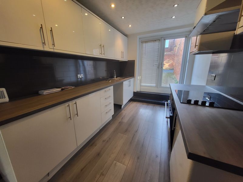 Property photo 2 of 9 Photo 6