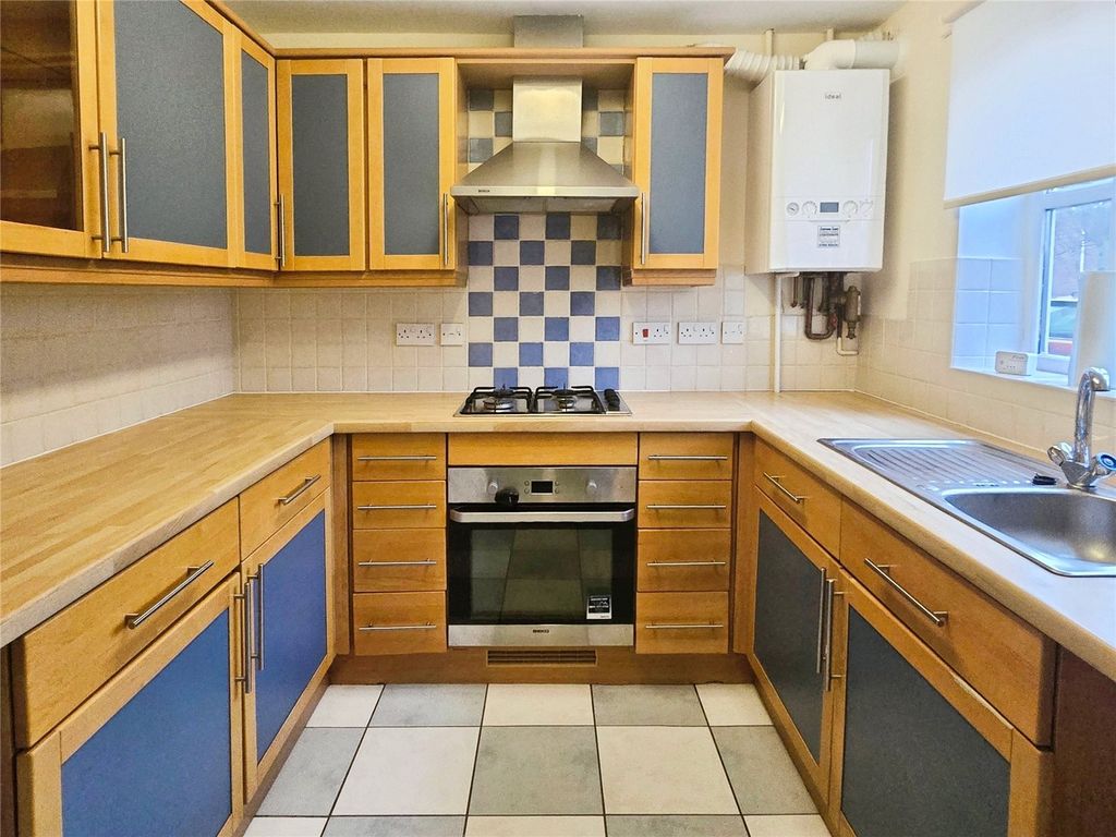 Property photo 3 of 12 Kitchen