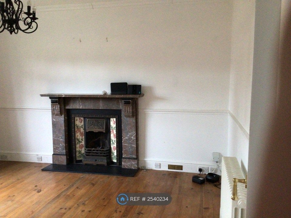 Property photo 2 of 20 Front Room