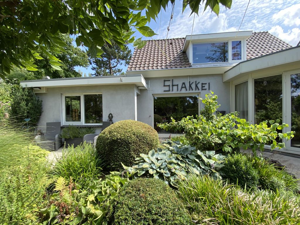 Property photo 2 of 89