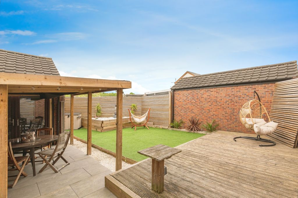 Property photo 3 of 11