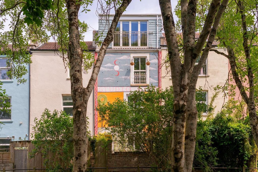 Property photo 2 of 52 4S5Lcvp - Back External.Jpg