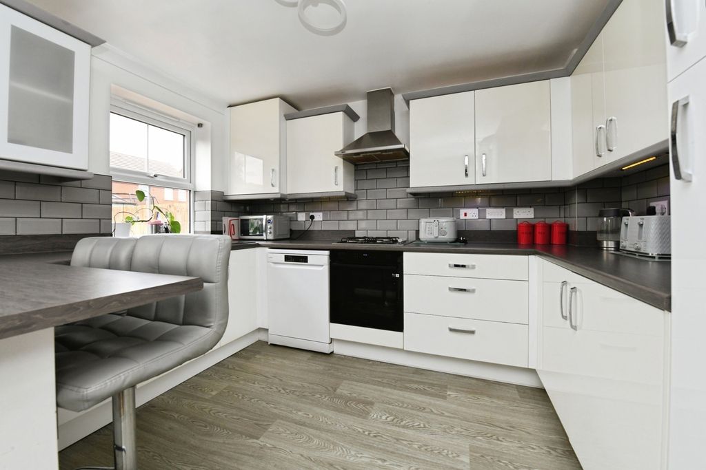 Property photo 3 of 17 Pbox-Img.Jpg