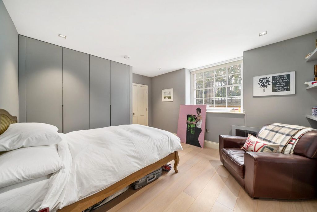 Property photo 2 of 12 Heathfield Terrace 12A Ph2.Jpg