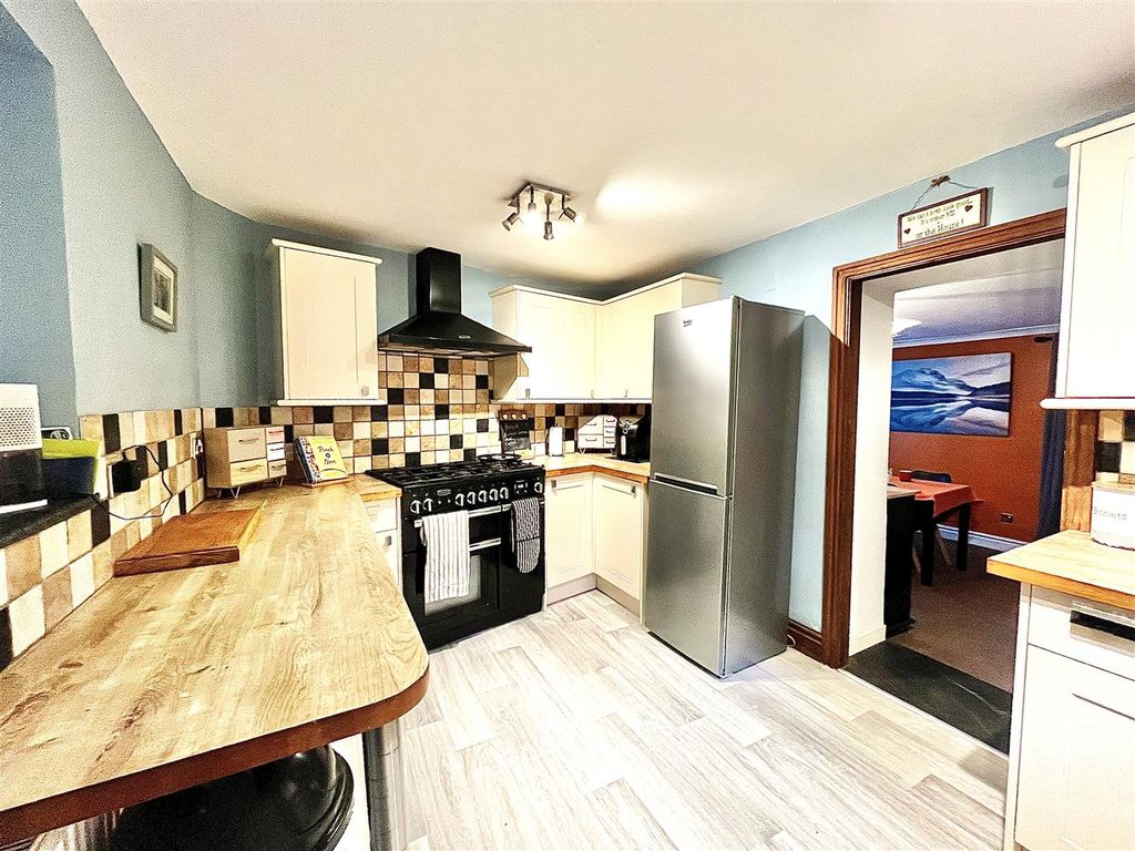 Property photo 2 of 23