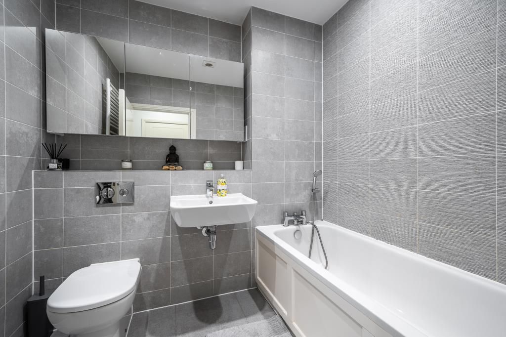 Property photo 3 of 10 Bathroom