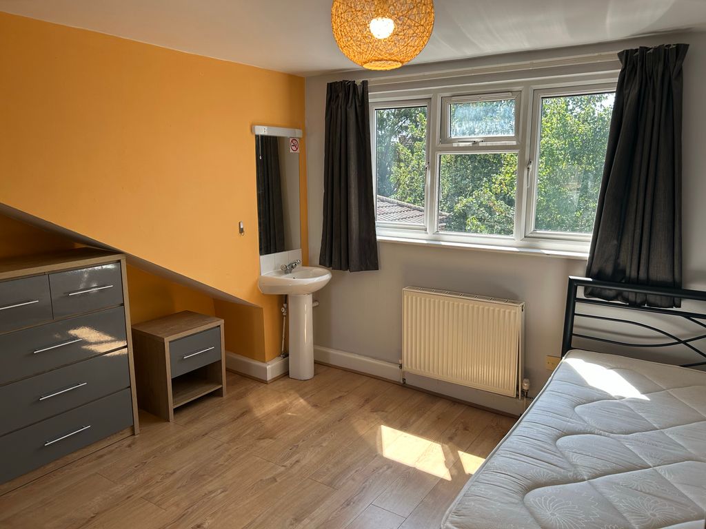 Property photo 1 of 15 Milton_Room6_3
