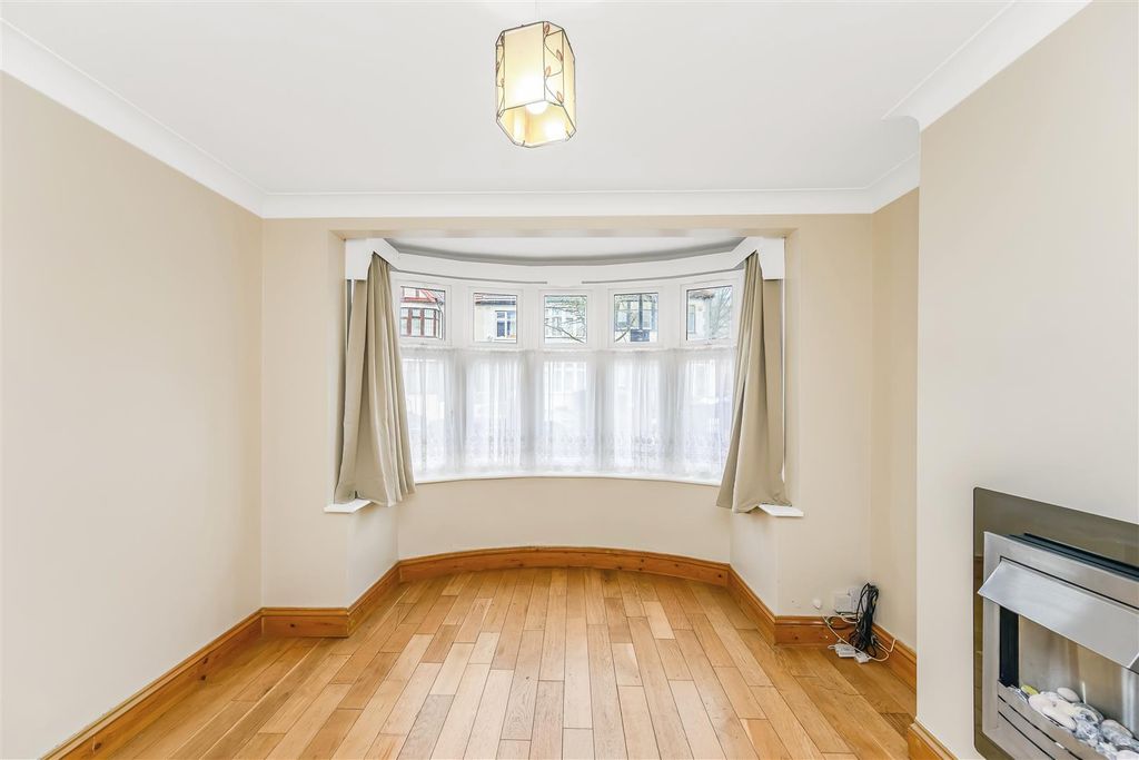 Property photo 3 of 23