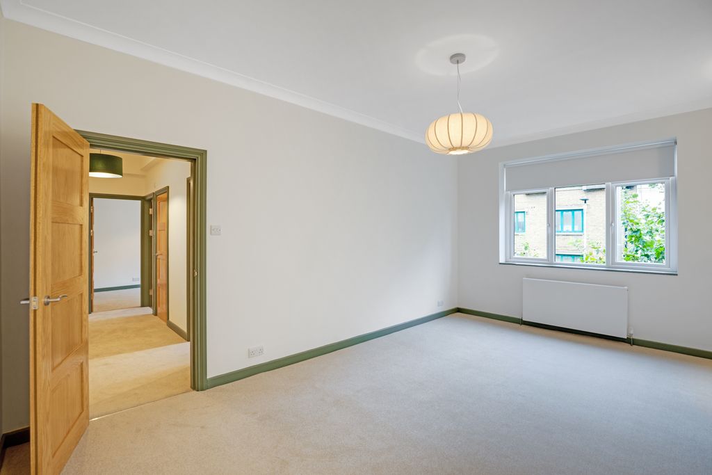 Property photo 3 of 11 3.Lounge.Jpg