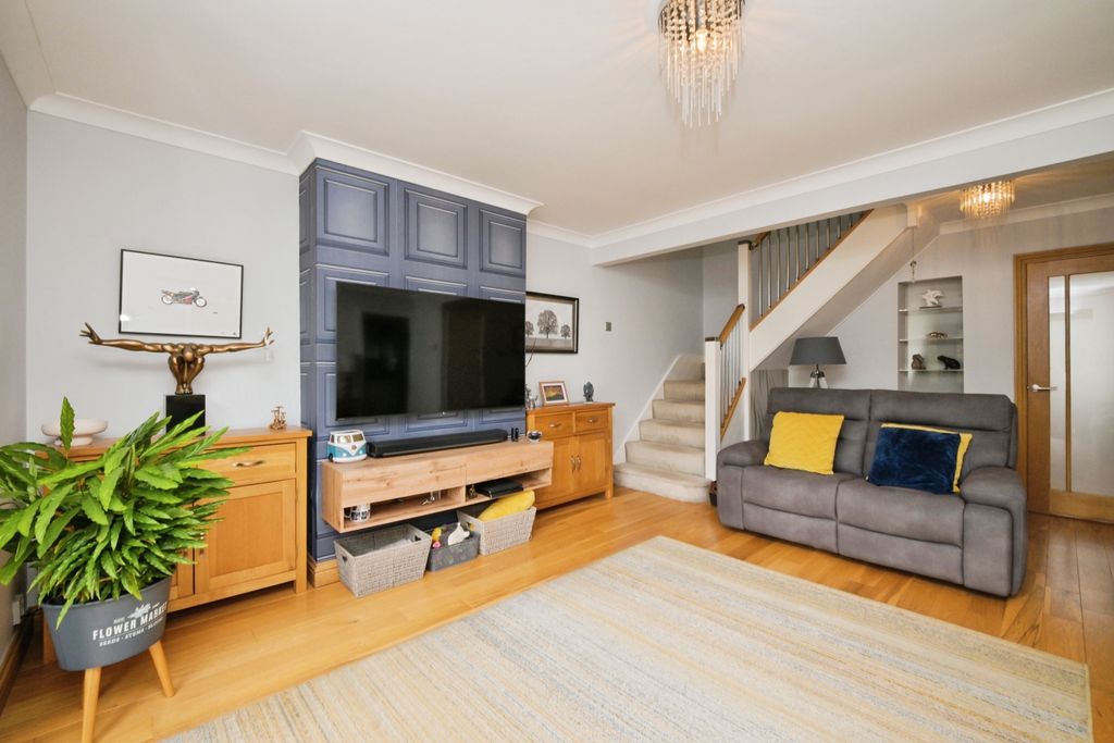 Property photo 3 of 19