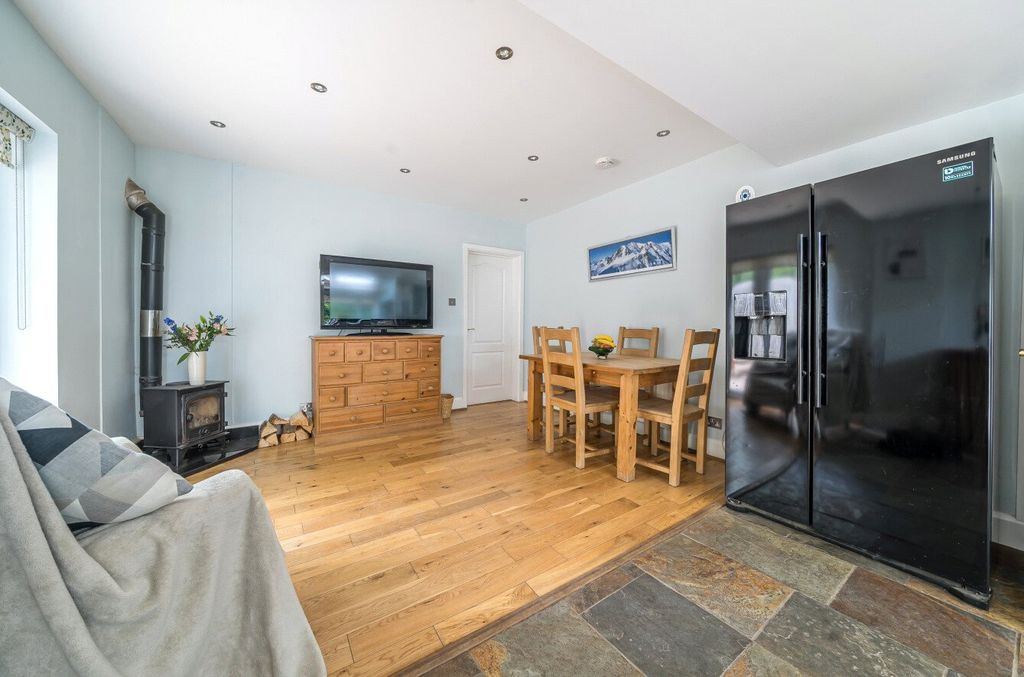 Property photo 3 of 12 Breakfast Room