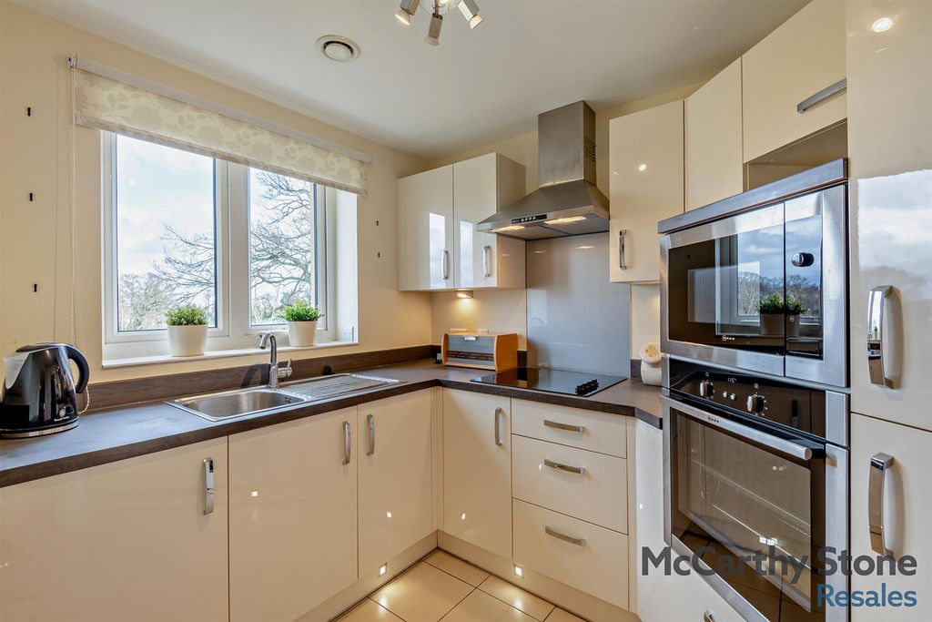 Property photo 2 of 32 8637434-Interior05-800.Jpg
