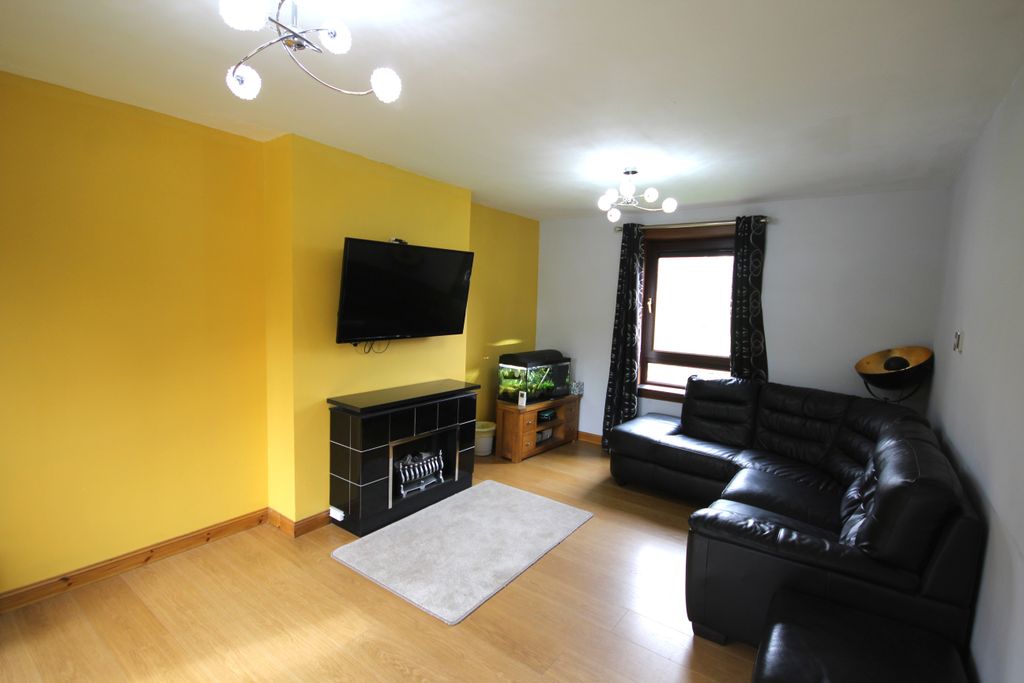 Property photo 2 of 15 Lounge
