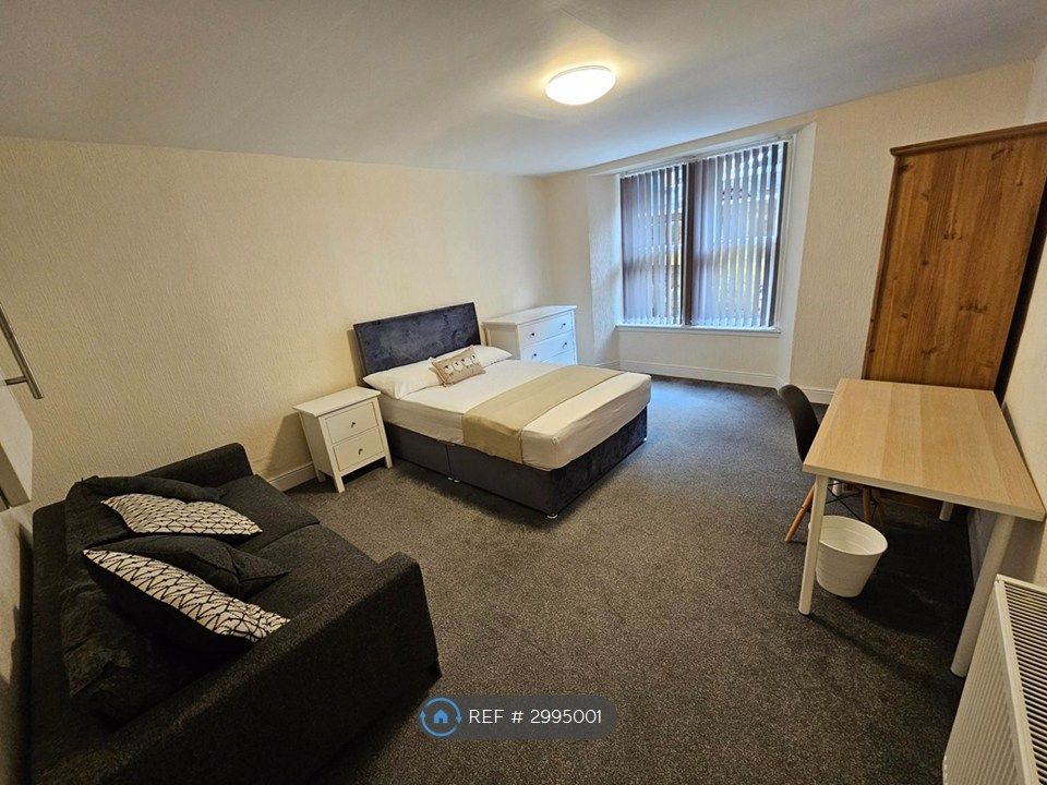 Property photo 1 of 14 Room 5