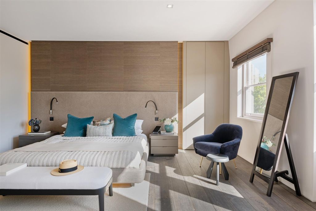 Property photo 2 of 37 Flat A, 54 Cadogan Square Hi-36.Jpg