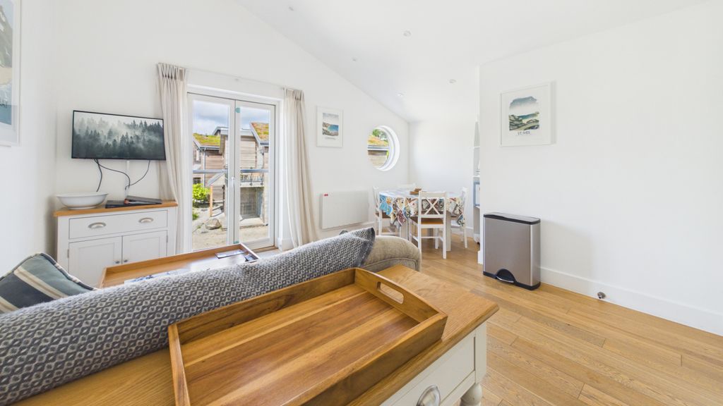 Property photo 3 of 18 Gallery