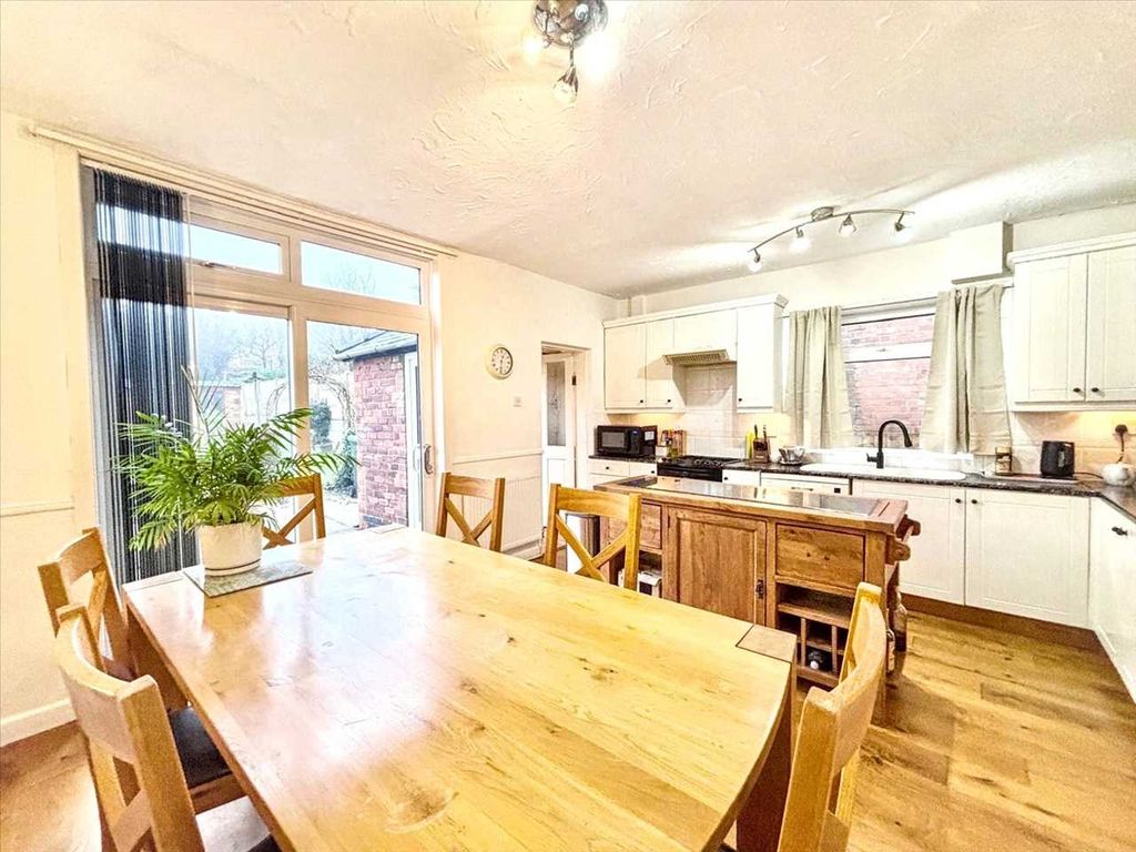 Property photo 3 of 28