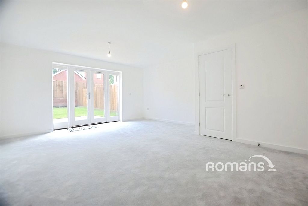 Property photo 2 of 8 Picture No. 13