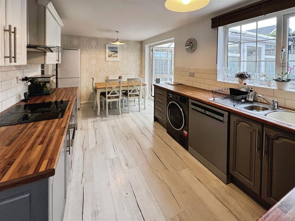 Property photo 3 of 14 Dining Kitchen