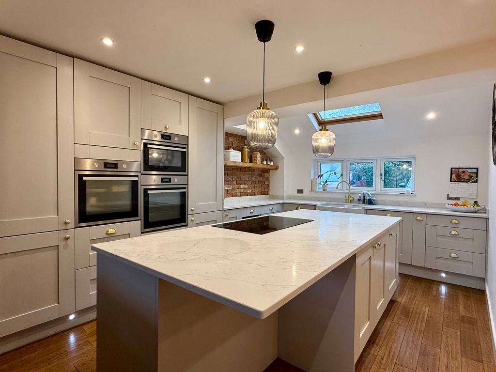 Property photo 3 of 16 Kitchen