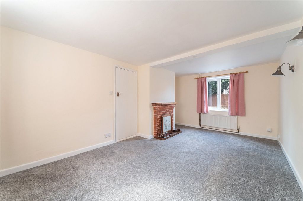 Property photo 2 of 20 Sitting Room