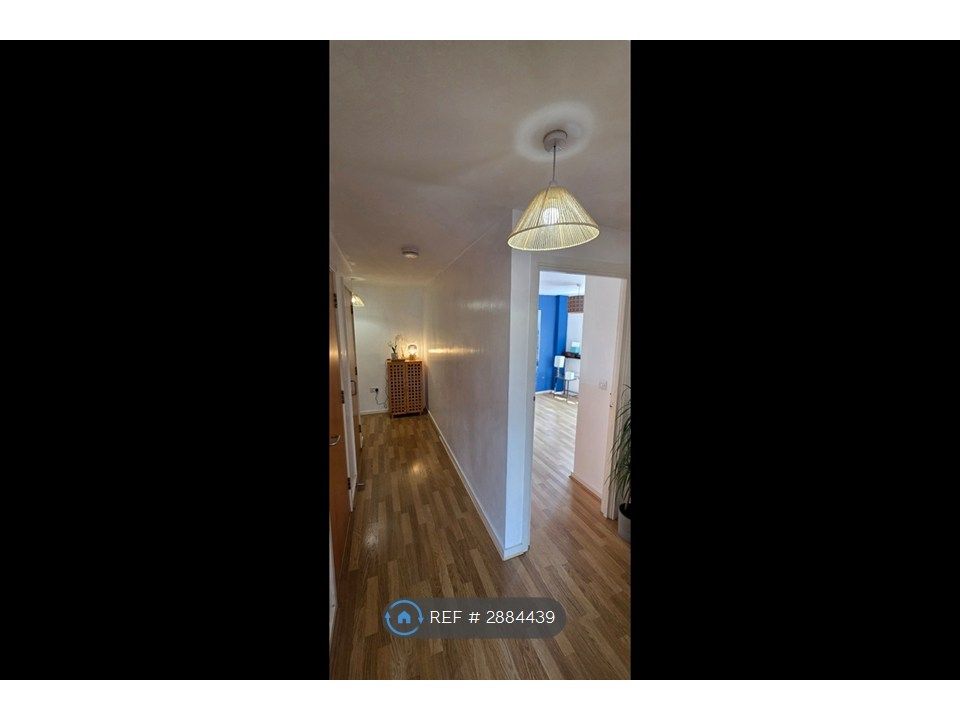 Property photo 2 of 11 Hallway