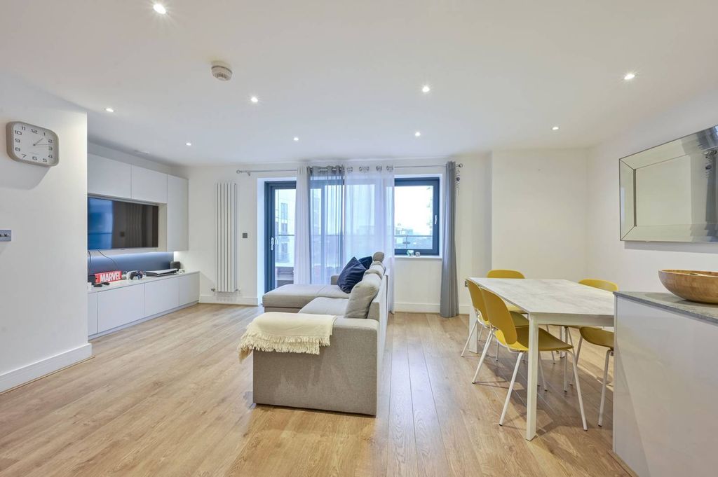 Property photo 2 of 24