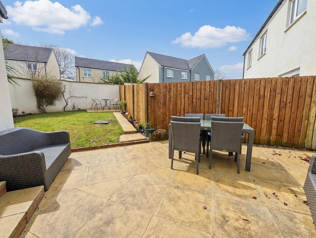 Property photo 2 of 18 Rear Gardens