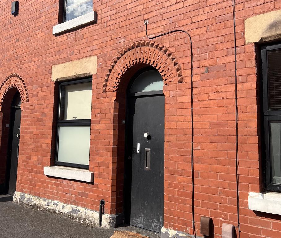 Property photo 1 of 4