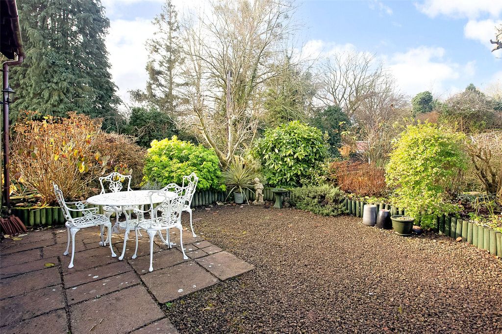 Property photo 2 of 12 Garden