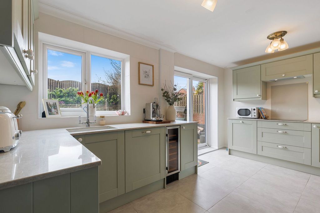 Property photo 2 of 25