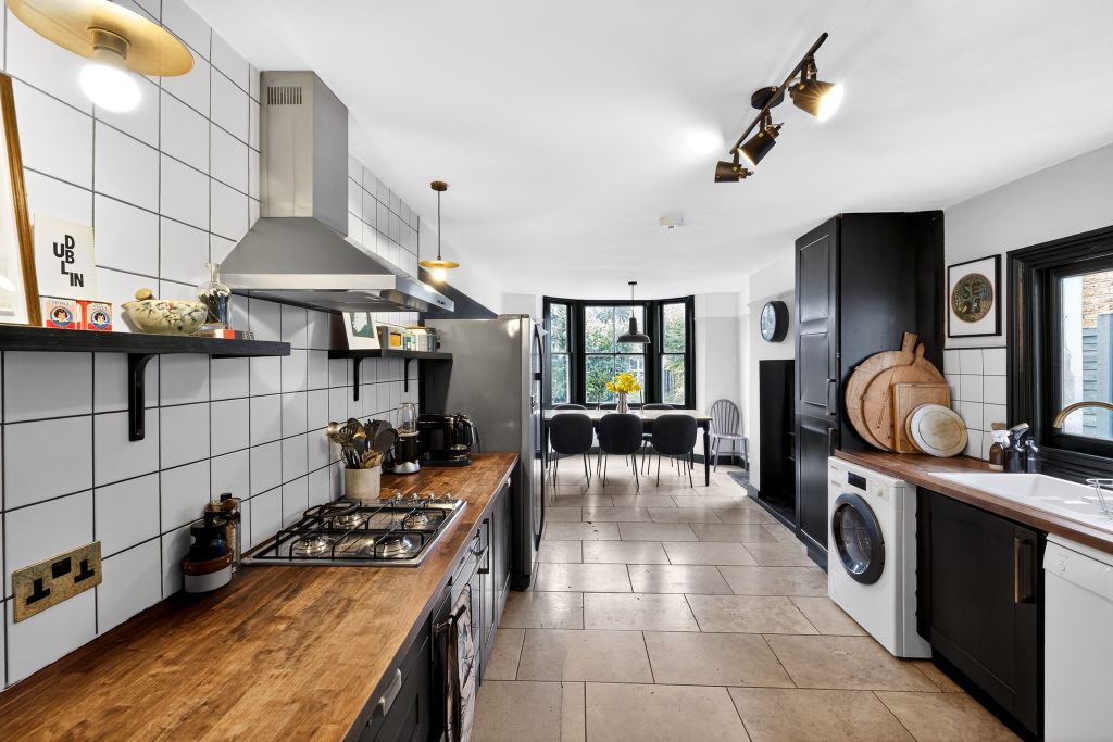 Property photo 2 of 24