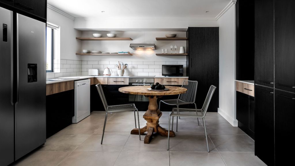 Property photo 1 of 17 Dbv1712785