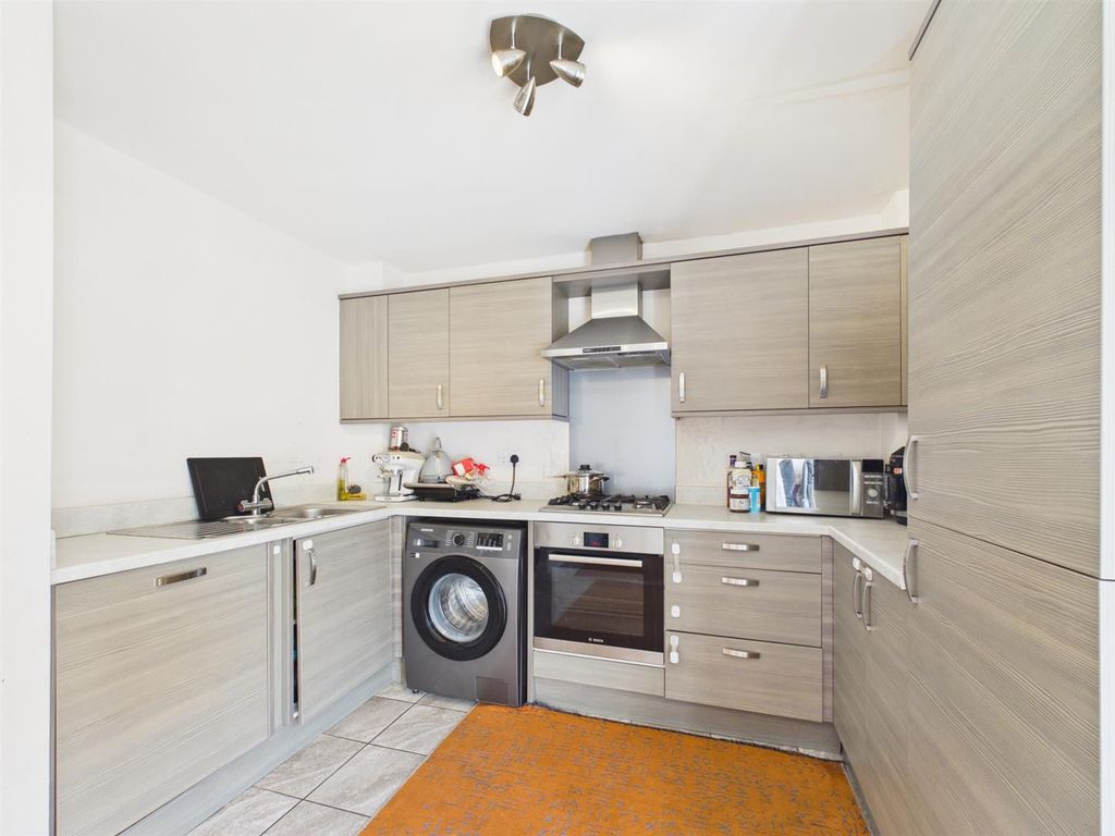 Property photo 3 of 10 Kitchen