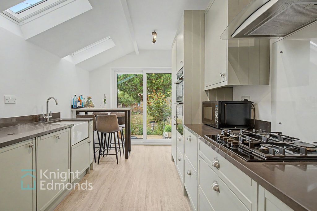 Property photo 2 of 18 Kitchen