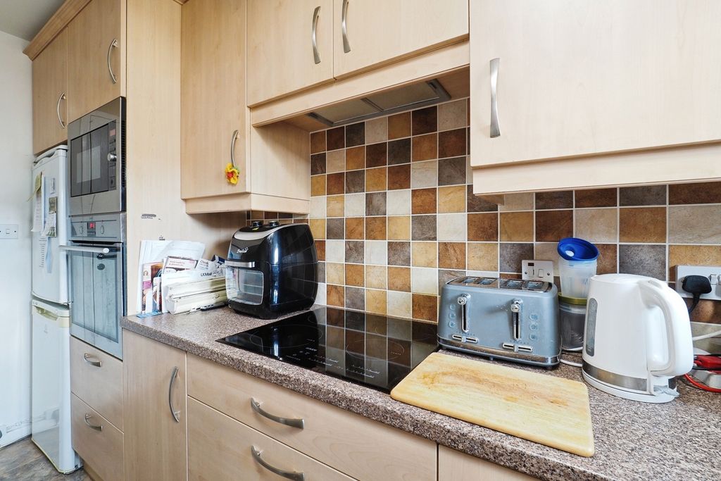 Property photo 2 of 17 Kitchen