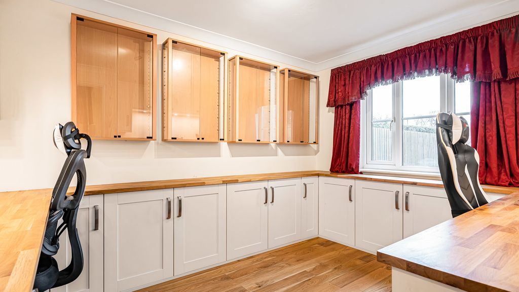 Property photo 3 of 17 4_71075.Jpg