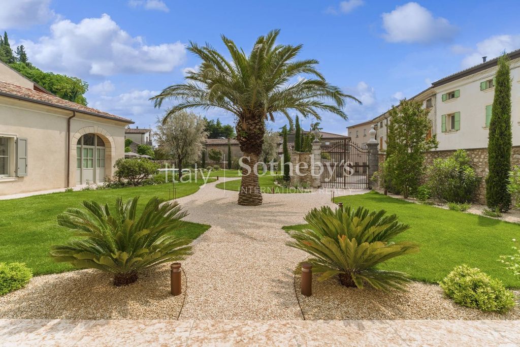 Property photo 3 of 33