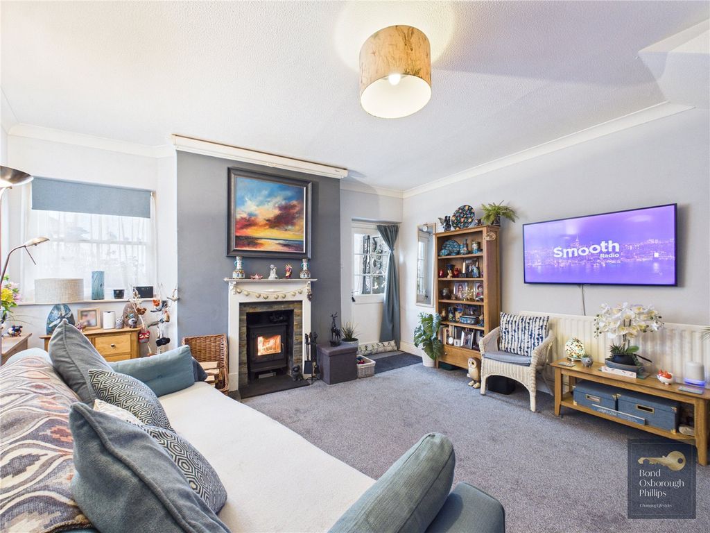 Property photo 2 of 21 Picture No. 12