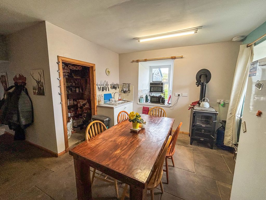 Property photo 2 of 10 Kitchen 